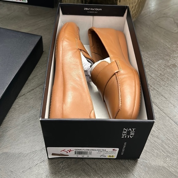 NATURALIZER Genn-Flow Slip-ons - Picture 2 of 15